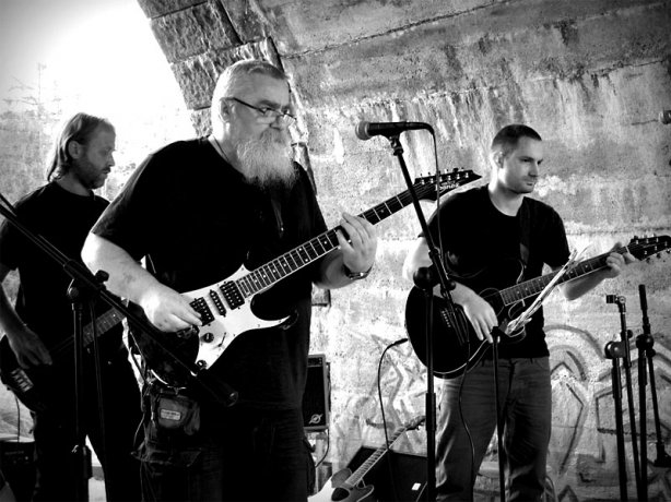 NicmMoc Kvintet, kravál, kakofonie a ozvuky let šedesátých, Krákor 2013, foto © Andrej Čulák NicmMoc Kvintet, kravál, kakofonie a ozvuky let šedesátých, Krákor 2013, foto © Andrej Čulák