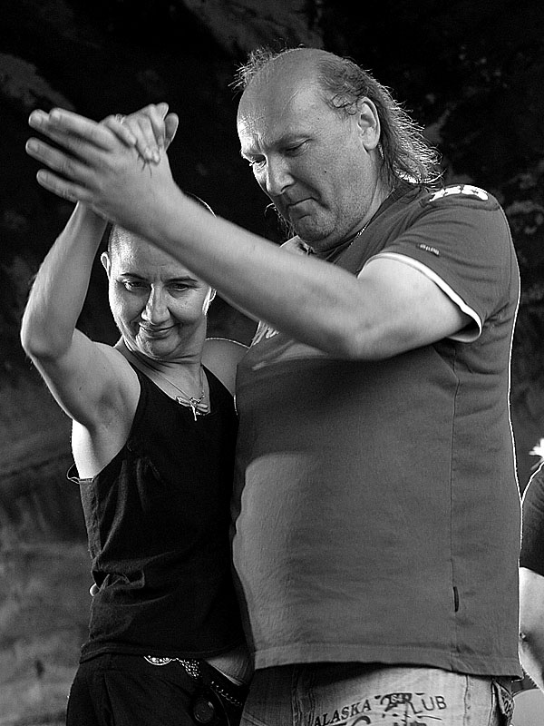 Krákor 2014, Ostopovice u Brna. Pódiový tanec Ewy a Ivoše byl neplánovanou součástní křtu desky NicMoc kvintetu. Foto Vladimír Sabo.
