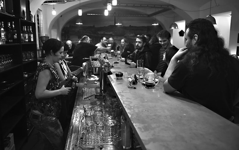 Bary jsou dlouhý, žízeň je velká. LES 2015, 28. listopadu, Brno, klub Paradox. Foto Zdenek Vykydal