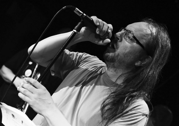 Lukáš Trejbal, ústřední figura Oliverovy dálky. LES 2015, 28. listopadu, Brno, klub Paradox. Foto Zdenek Vykydal Lukáš Trejbal, ústřední figura Oliverovy dálky. LES 2015, 28. listopadu, Brno, klub Paradox. Foto Zdenek Vykydal
