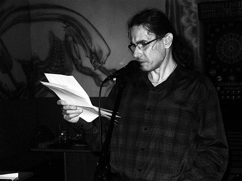 Emir Chali jako básník, bar Triangolo Zvolen, duben 2013