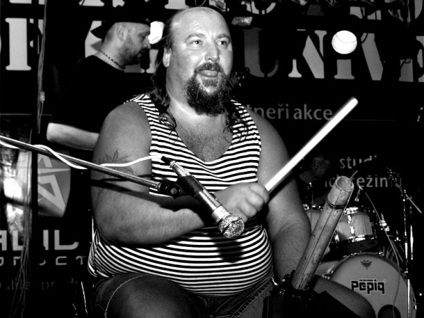 Matka Boží je velký umělec. Mongolovy městké sady. Konec léta - festival Napříč, Skalákův mlýn, Meziříčko, 30.-31. srpna 2013. Foto Arnošt Zukal