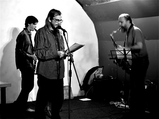 Tomáš Doležal, Radim Babák a Víťa Holata (Petr Fučík mimo objektiv). Potulný dělník 2013, Brno - Boro. Foto © Zdenek Vykydal