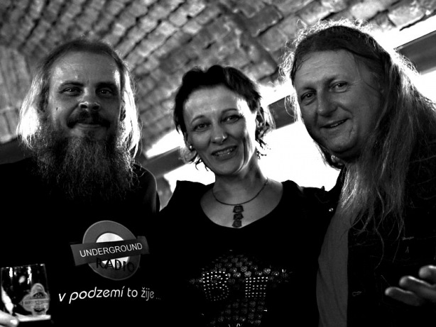 Konkurence kterou máme rádi. Skrytá reklama na underground rádio. Potulný dělník 2013, Brno - Boro. Foto © Zdenek Vykydal.